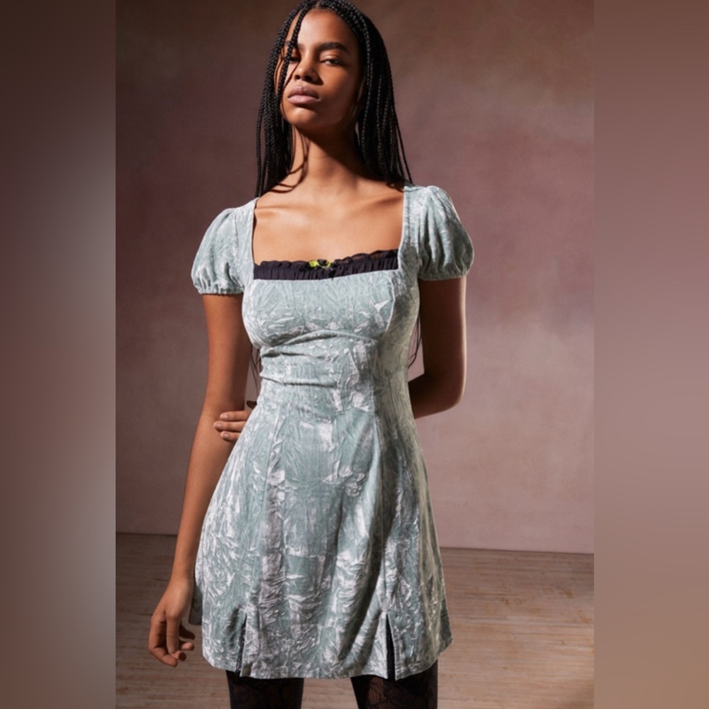 Kimchi Blue Jill Velvet Mini Dress NWOT Size M Green